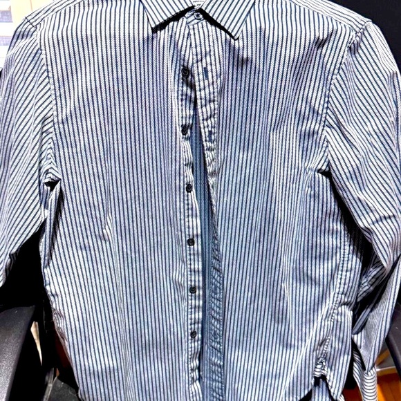 ✨ Vintage Charm Meets Modern Elegance – Michael Kors Men’s Striped Dress Shirt ✨ - Picture 5 of 14